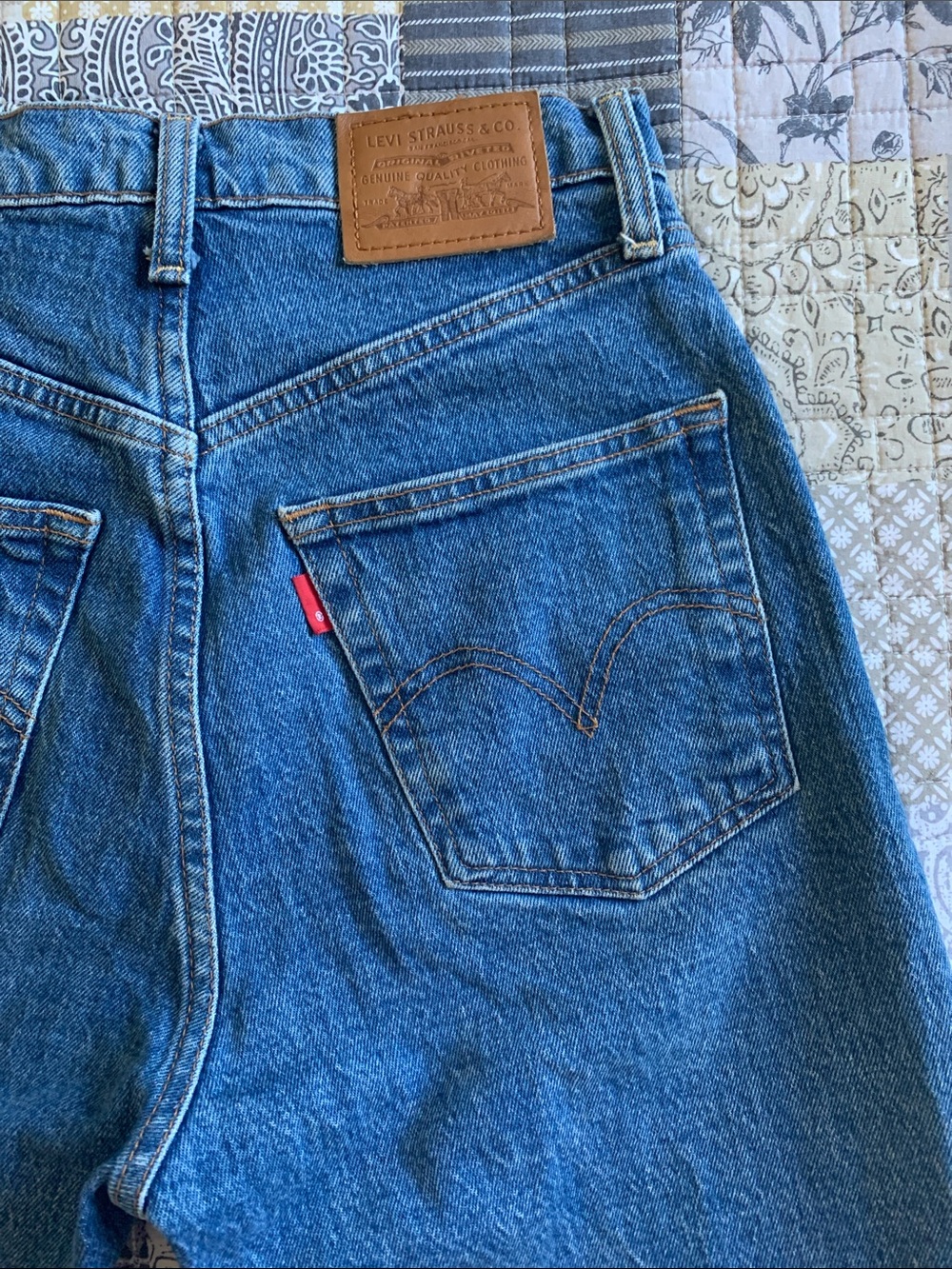 Levi's Ribcage Straight Ankle Jeans - Picture 8 of 14